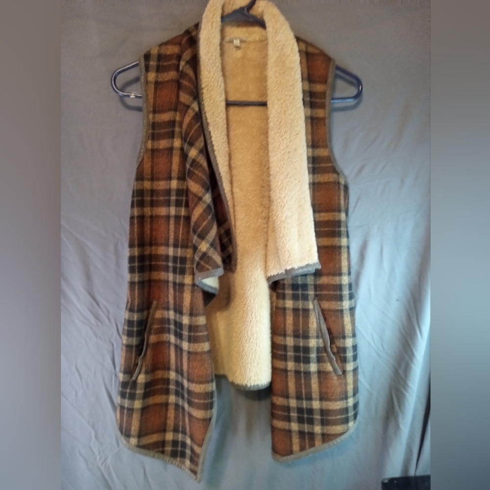 Jodifl Plaid Sleeveless Vest with Sherpa Lining